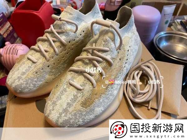 yeezy380蜜桃粉和白色讓直播界變天：蜜桃粉與白色結(jié)合-直播界潮流新風向