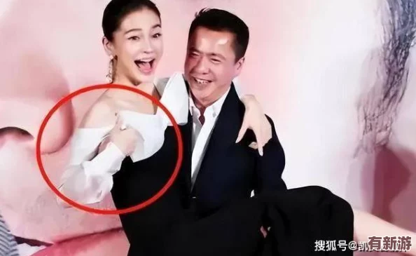 女仆扒開-跪著讓客人玩圖片-卑躬屈膝-無恥至極