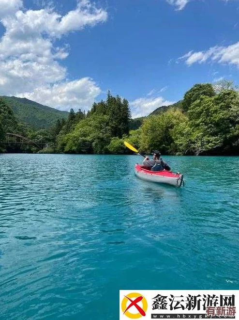 淑榮一次上船開到湖中間去-感受寧?kù)o與自然的完美融合之旅