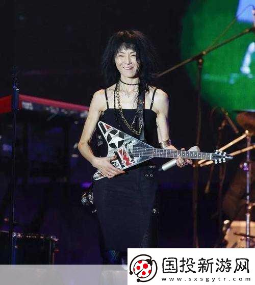 草莓音樂節(jié)風大停演引熱議-張曼玉手游獻唱夢碎現(xiàn)場