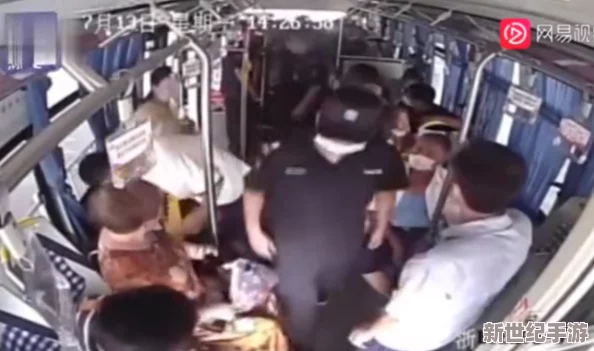 公交車上隔著內(nèi)褲進(jìn)入-不勝唏噓的人生之旅