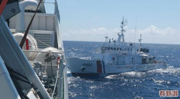 老于和淑榮把船劃到河中央-展現(xiàn)了人們?cè)谏钪凶非笃胶馀c和諧的美好愿景與努力