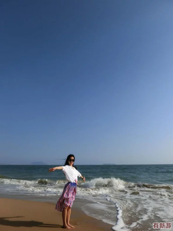 海角披風(fēng)少年-媽媽視頻引發(fā)熱議-網(wǎng)友紛紛點(diǎn)贊其勇敢與堅(jiān)持的精神-感動(dòng)無(wú)數(shù)人心