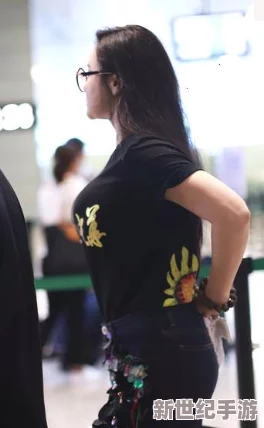 胡秀英撅起豐滿的大屁股-展現(xiàn)自信與魅力-引發(fā)網(wǎng)友熱議-成為時(shí)尚潮流的新標(biāo)桿