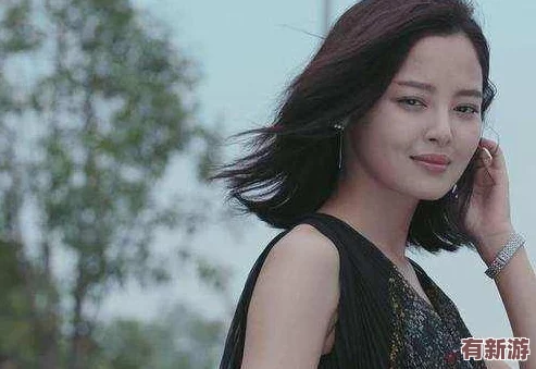 國產(chǎn)白嫩?；ㄒl(fā)熱議-網(wǎng)友紛紛點贊其清新氣質(zhì)與才華橫溢的表現(xiàn)-成為校園風(fēng)云人物