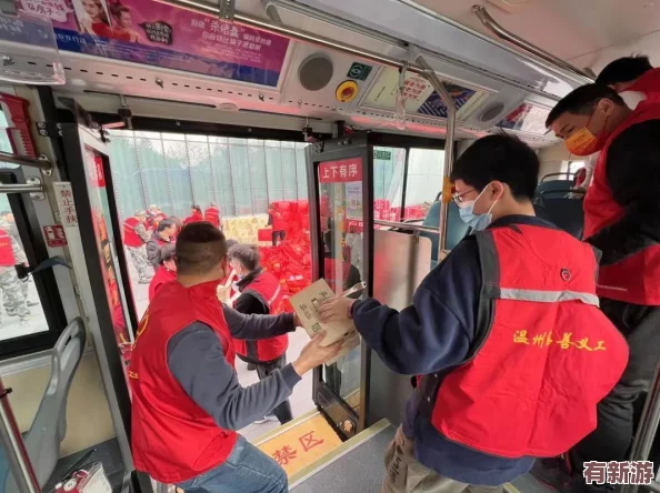 男Ji大巴進入女人的視頻引發(fā)熱議