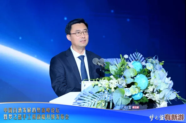 張律渝和呂總?cè)壳禾接憙晌唤艹鋈宋镌谒囆g與商業(yè)領域的深度合作與影響力分析