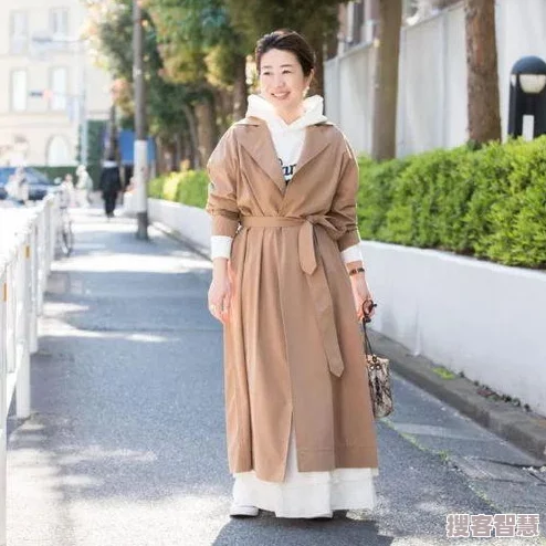 從校服衣袖看到葡萄的圖片