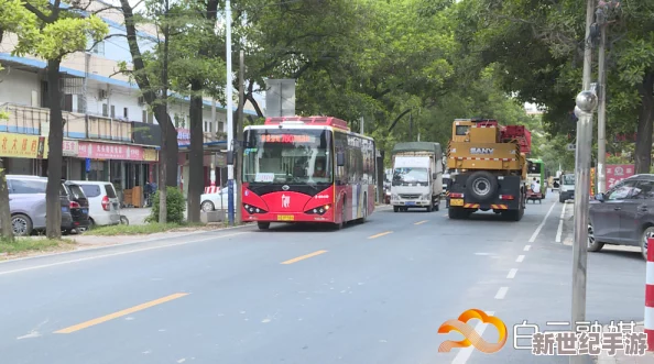 下雨天公交車站避雨1jk：在這樣的天氣里-如何選擇合適的避雨地點和保持干燥成為了人們關注的焦點