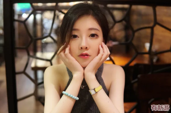 亞洲18-在線天美傳媒潘甜甜-網(wǎng)友熱議：這部作品真是讓人驚艷-劇情緊湊又不失幽默感！