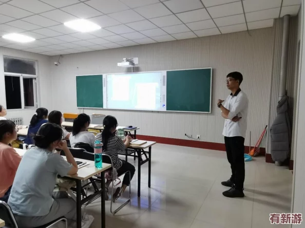 生物老師上課親自給我們展示自己