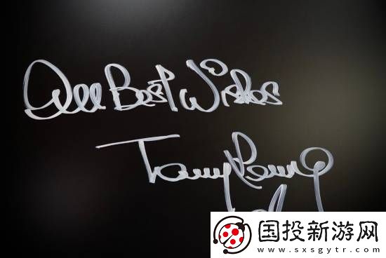 夢幻會面！梁朝偉造訪小島秀夫公司