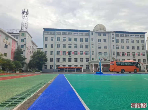 把數(shù)學(xué)代表按到桌子上抄視頻-學(xué)生們在課堂上用新方式學(xué)習(xí)數(shù)學(xué)引發(fā)熱議