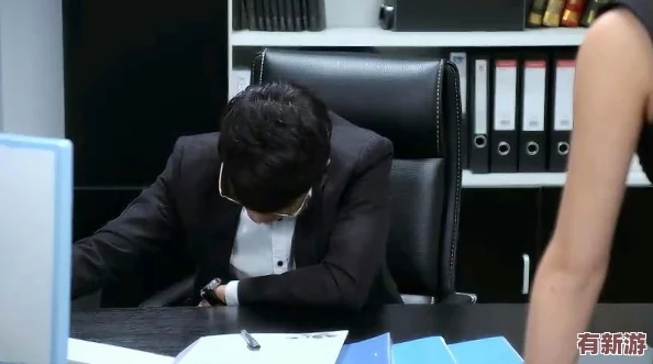 浪貨趴辦公桌～H揉秘書