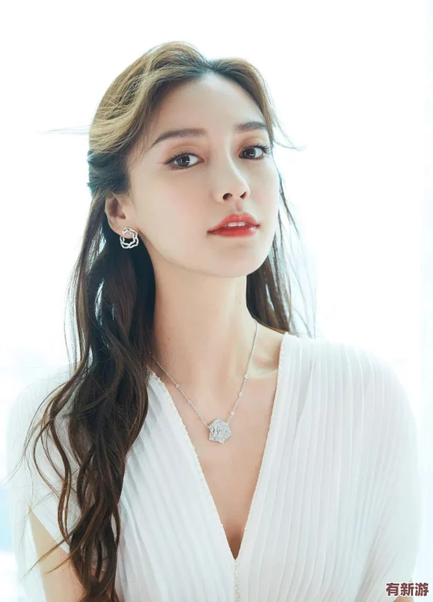 親吻拔蘿卜原聲不帶歌詞不蓋被子-這種創(chuàng)意結(jié)合了童趣與成人的幽默-展現(xiàn)了生活中的樂(lè)趣與無(wú)拘束