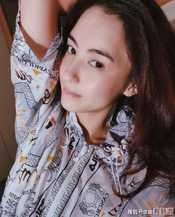 張柏芝一級露下面毛-是否過于暴露引發(fā)爭議-引人深思的娛樂圈道德標準何在