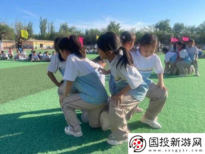 男生女生一起相嗟嗟嗟游戲：趣味互動體驗