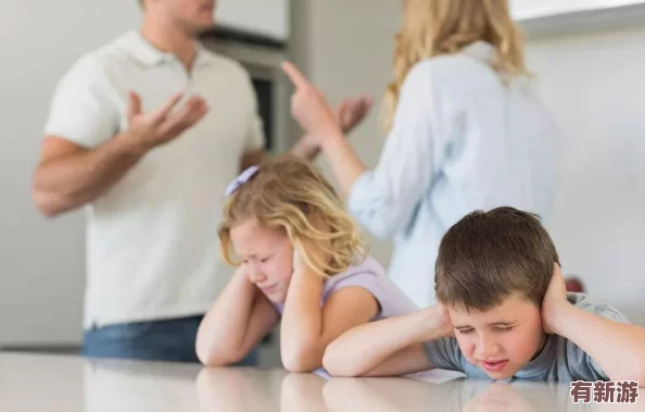 一小孩半夜喂女孩吃坤-家長驚呼：這是怎樣的奇特行為引發(fā)關(guān)注