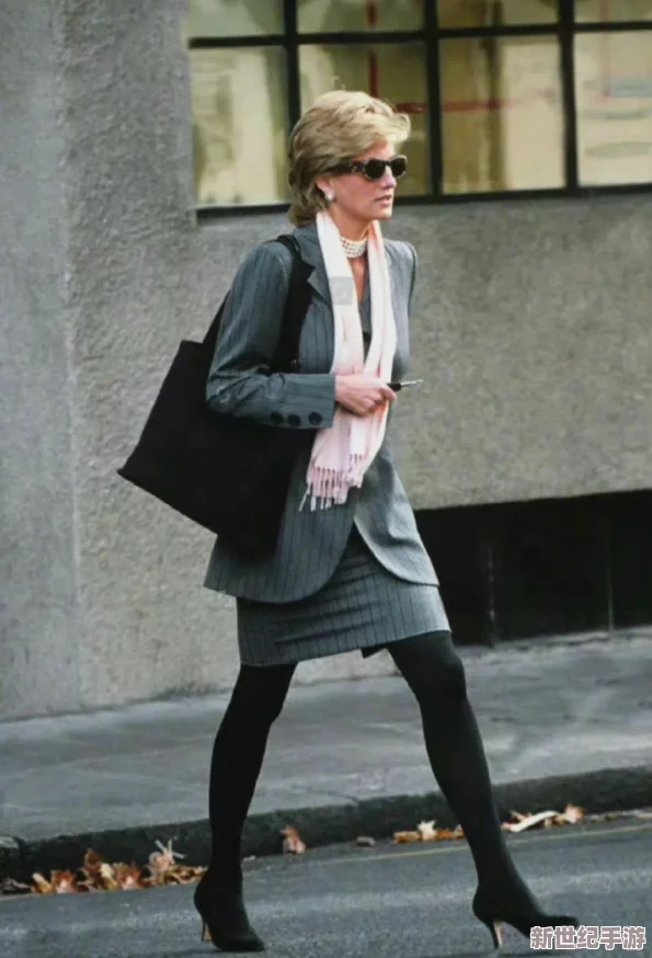 國產精品絲襪黑色高跟鞋