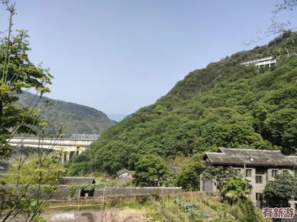 三個創(chuàng)可貼遮住重要部位