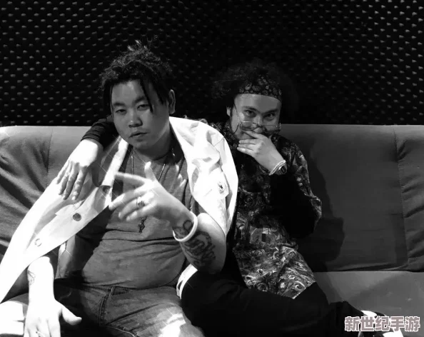 新疆婦女RAPPER＂被曝與知名音樂(lè)制作人頻繁約會(huì)