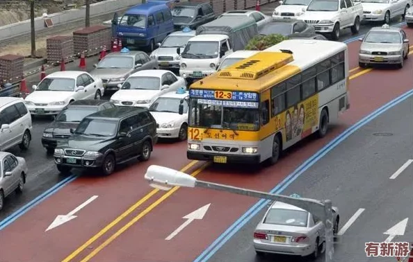 公交車上多人高CH現象的理解與分析-探討其對社會行為的影響與反思