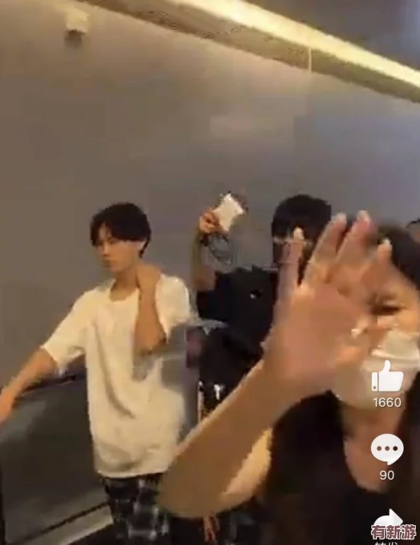 日韓國高清無碼：明星私生活曝光-戀情緋聞頻傳-引發(fā)粉絲熱議與關(guān)注！