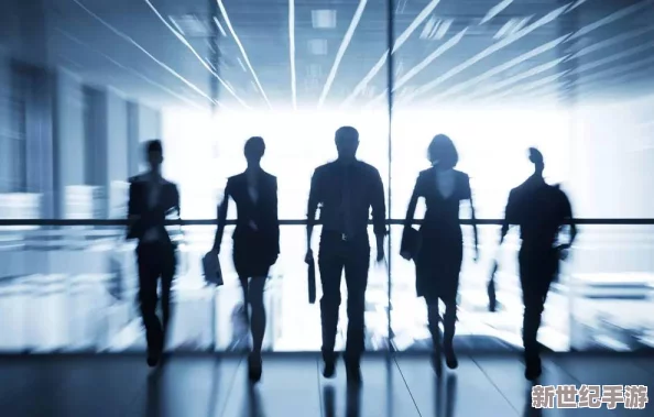 真人強(qiáng)-112分鐘國產(chǎn)公交車：傳聞該片幕后制作團(tuán)隊(duì)曾與知名導(dǎo)演合作-意外曝光多位明星參與拍攝！