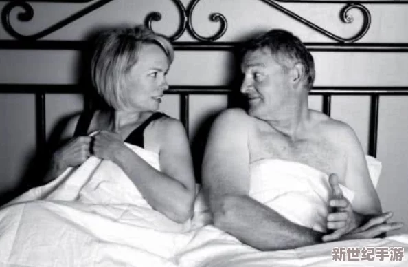 老年人裸體床上關(guān)系交配大片