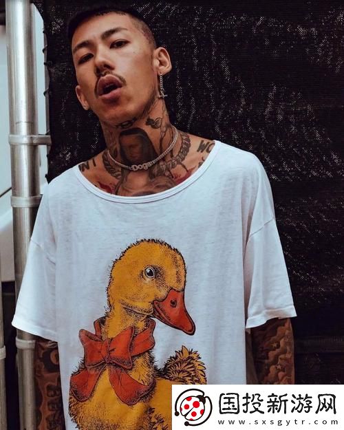 日本17歲RAPPER-狂拽酷炫引領(lǐng)潮流-科技界也瘋狂！