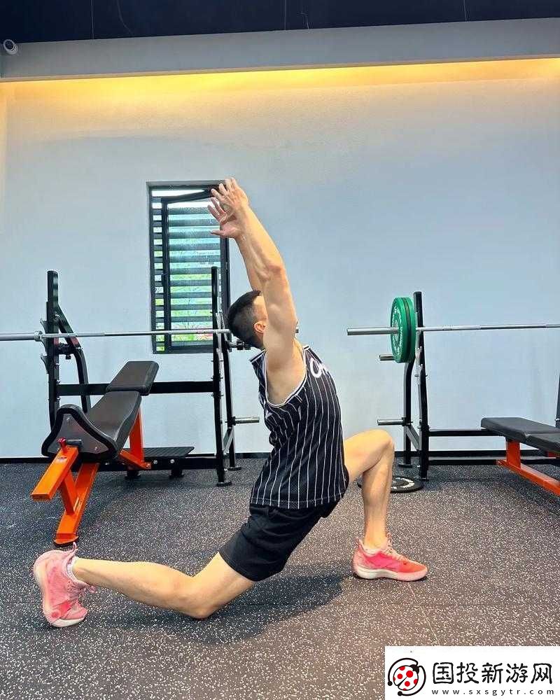 腰部下沉進(jìn)入動起來：探索健身新姿勢