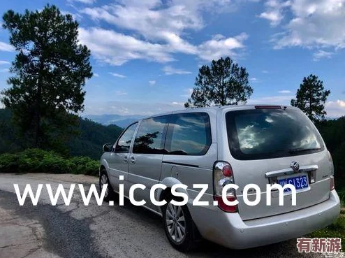 大白兔襯衫里蹦蹦跳跳的是什么-網(wǎng)友熱議：是童年的回憶還是新潮流的象征