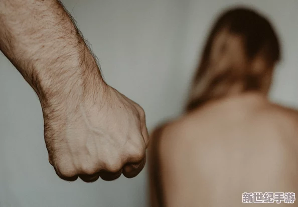 操美女大逼：探討性別與權(quán)力關(guān)系對女性身體的影響及其文化意義