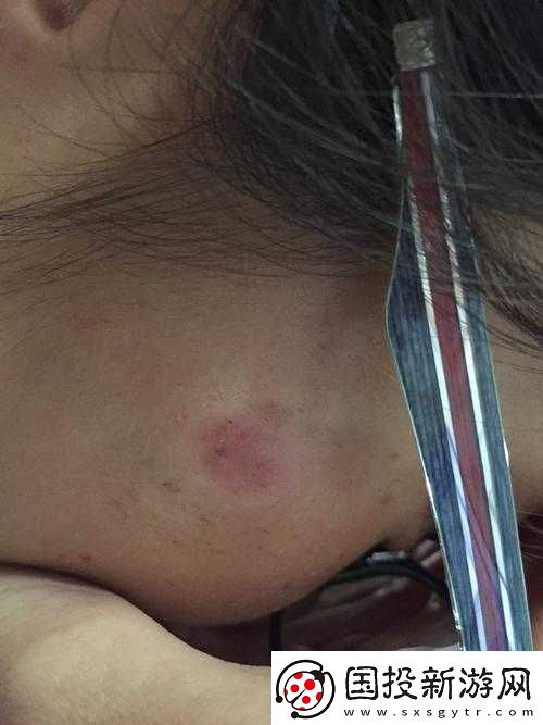 男生很突然地摸了我的臉：這是什么情況