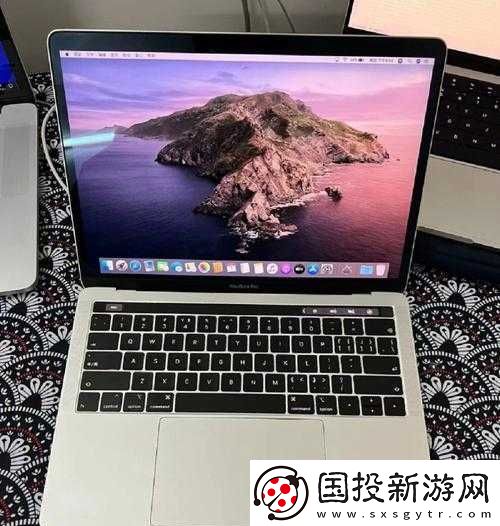 18-19MACBOOKPRO-高清：你的專業(yè)創(chuàng)作伙伴