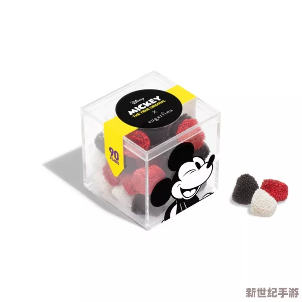 男孩被改造成女性乳膠皮套