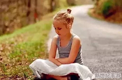 一小孩半夜喂女孩吃-展現(xiàn)了純真友誼與無私關(guān)愛的美好瞬間-引發(fā)人們對童年情感的深思