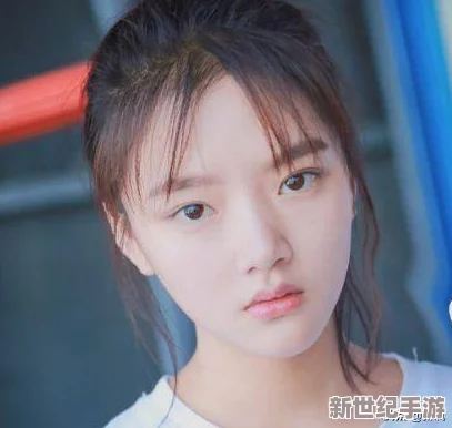 天美麻花果凍蘇清歌孟孟：這是一款結(jié)合了傳統(tǒng)麻花與現(xiàn)代果凍元素的創(chuàng)新甜品-深受年輕消費者喜愛