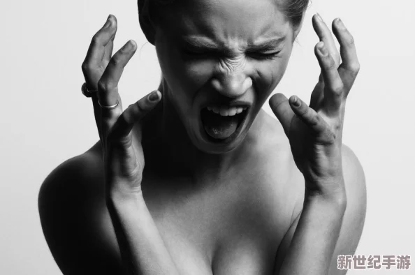 歐美老頭和老頭Gay互吃-驚現(xiàn)高齡情侶親密瞬間-場面震撼全網(wǎng)引熱議！