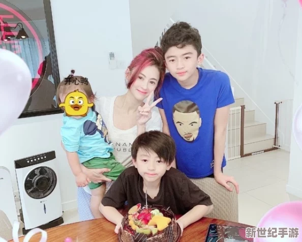 草莓視頻不看不行-竟然曝出明星私密生活內(nèi)幕-引發(fā)網(wǎng)友熱議與討論！