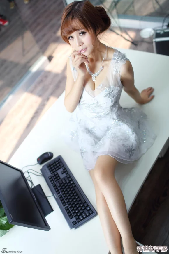 震驚！-美女被-吸-乳-脫內(nèi)內(nèi)游戲-網(wǎng)上引發(fā)熱議-眾多網(wǎng)友紛紛圍觀評論-事情的真相令人難以置信！