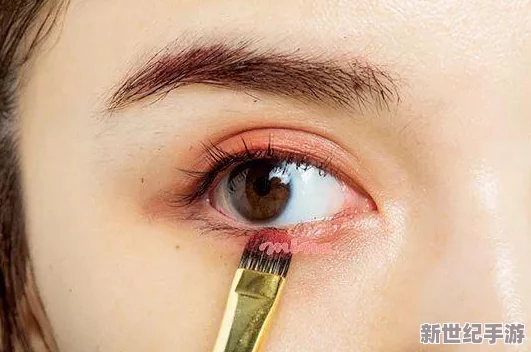 奇米四色眼影777888是一款色彩豐富的眼影盤