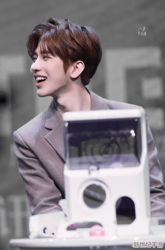 坤坤升到定眼里-緋聞不斷！傳言與王一博關系曝光-粉絲瘋狂圍觀揭秘戀情真相