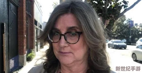 多毛老女人＂引發(fā)網(wǎng)絡(luò)熱議-網(wǎng)友瘋狂討論真實(shí)原因-揭開隱藏在面具下的生活真相！