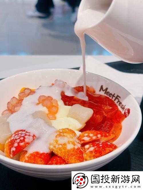 草莓洞洞榨汁法：新奇創(chuàng)意榨汁法