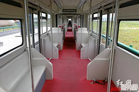 觸手公交車：一種新型公共交通工具-結(jié)合了科技與藝術(shù)-通過(guò)靈活的觸手設(shè)計(jì)提升乘客體驗(yàn)和城市出行效率