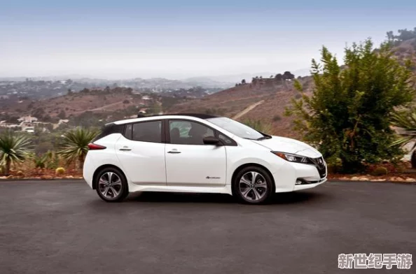 日產(chǎn)粉色A31竟然在全球車展上首次亮相-吸引了無數(shù)目光并掀起了熱議-車迷們驚呼不已！