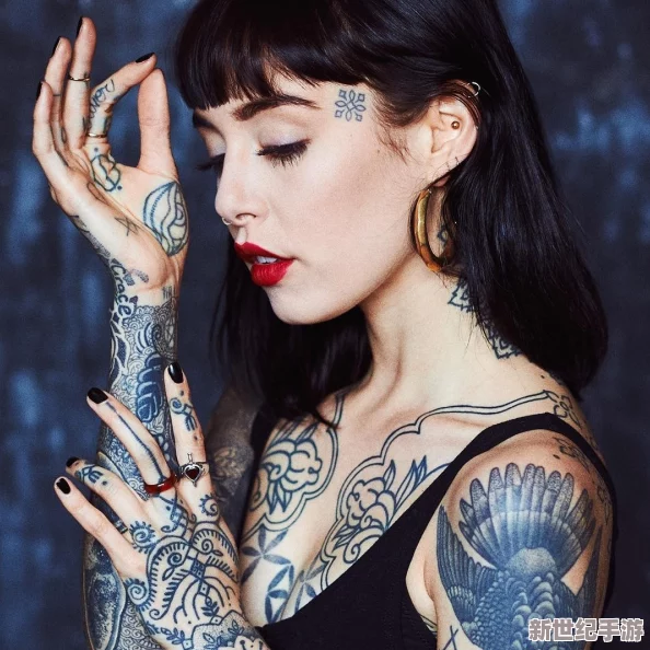 姐姐的朋友4紋身女叫什么名字-這部作品中-紋身女角色引發(fā)了觀眾的好奇與討論-她的真實姓名是什么呢