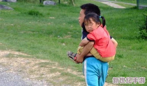 弟弟半夜起來喂姐姐鋼筋