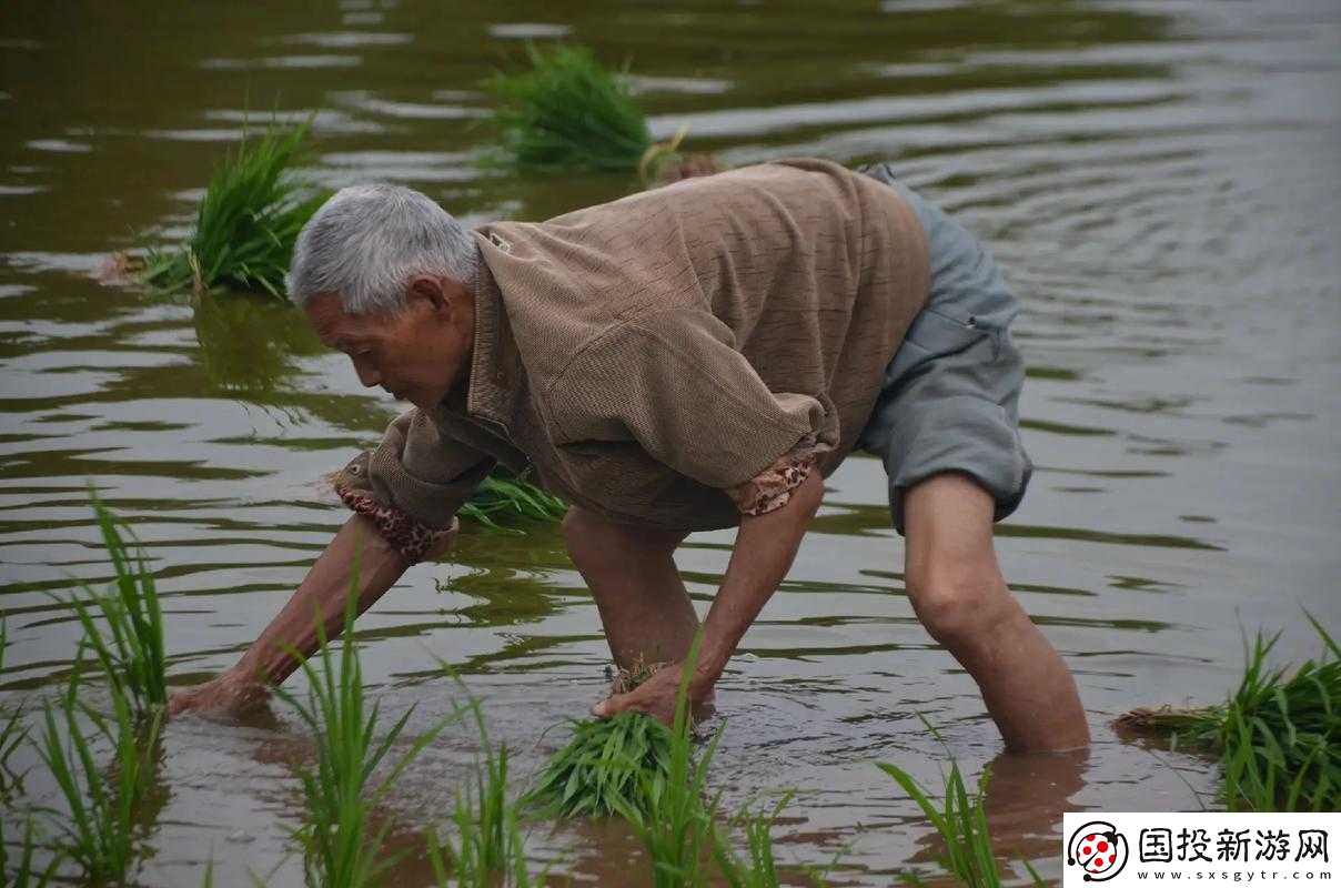彎著腰弓著身子的樣子：勤勞的農(nóng)民伯伯